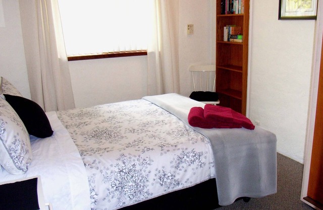 Apartamento de calidad en planta baja de 2 dormitorios junto a UWA con conexión Wi-Fi gratuita