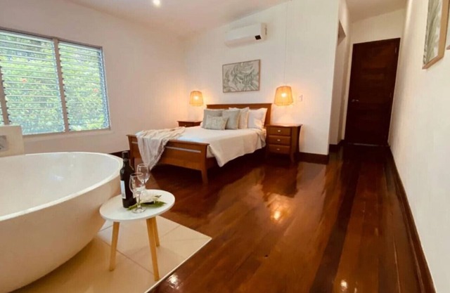 Qualius Lodge is Mele Bays WOW Property and Private Paradise by the Sea