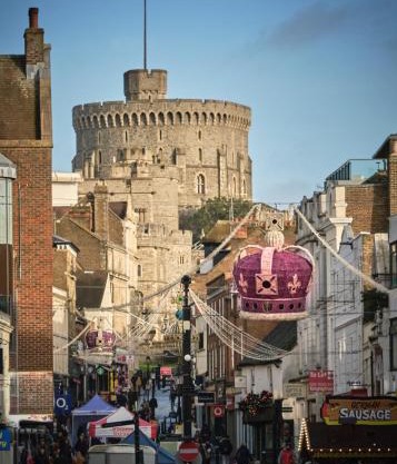 Queen Annes court luxury apartment on high street