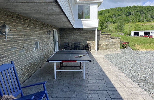 Queen BDR w/ Amenities | Close to Town + Trails