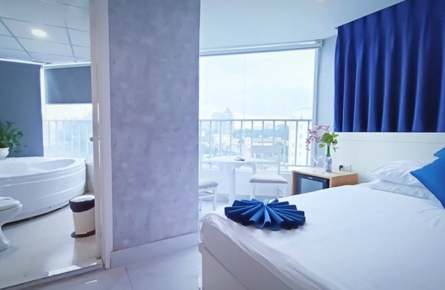 Queen Central Apartment Hotel