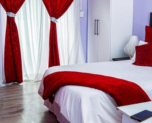 QUEENSTOWNPALMLODGE (PTY) LTD