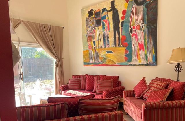 Quiet Artists' Retreat perfect for the family!