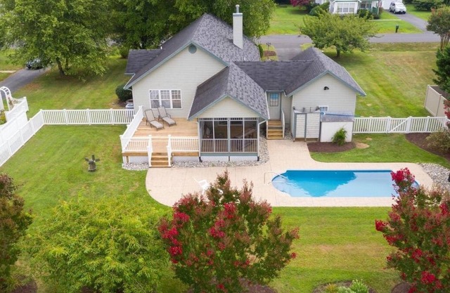 Quiet Beach Cottage with PRIVATE POOL