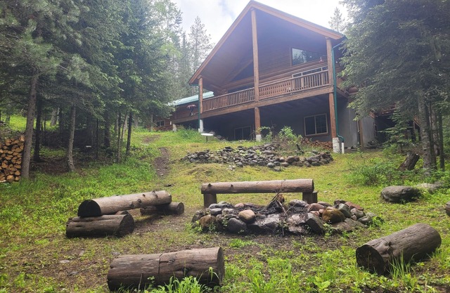 Cabina tranquila anidado en la zona de los lagos Muchos cerca de Bigfork y Kalispell
