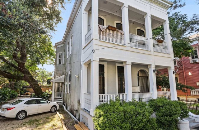Quiet Central Uptown 1br- Perfect for Long Stays!