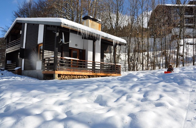Chalet individual reformado en paz y comodidad para 12 personas con Wifi