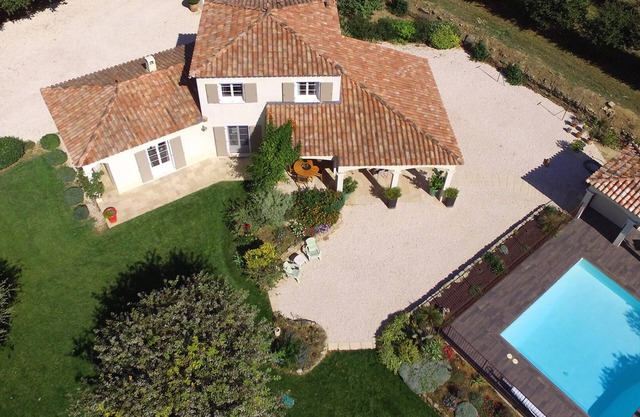 Quiet, comfortable property with swimming pool in the Uzès/Pont du Gard Provence area