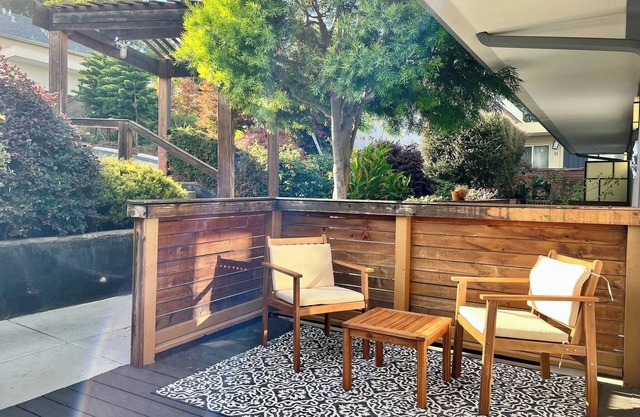 Peaceful Garden Escape in Convenient Location 1/1