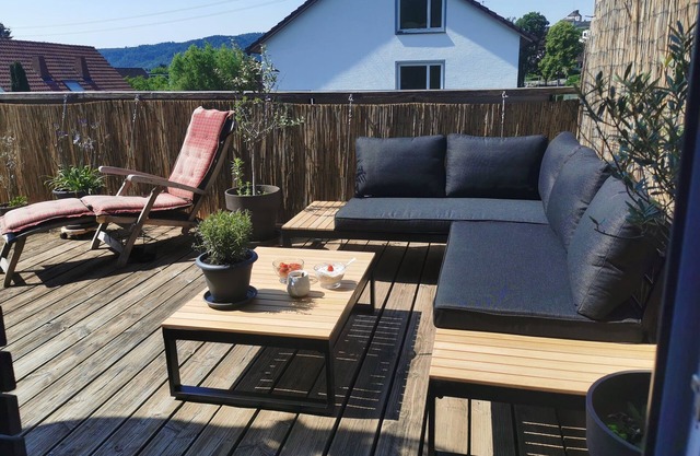 Quiet DHH near the lake with garden