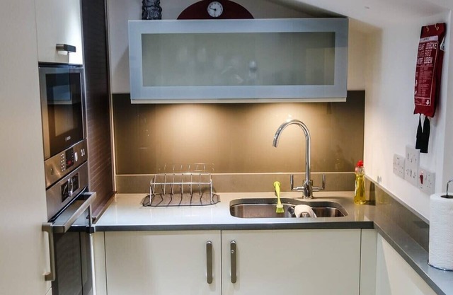 1 Bedroom Mews Flat Accommodates 4