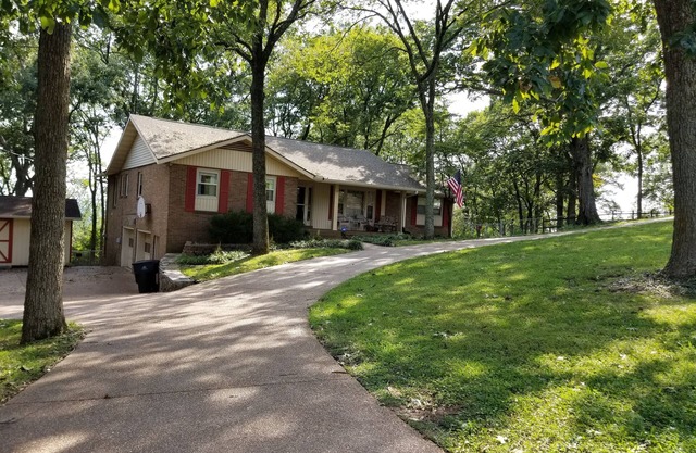 Barrio tranquilo, cómodo apartamento, a 10 millas del centro de Nashville