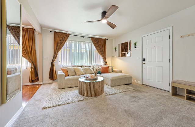 Beautifully 2 bedroom/2 bathroom Condo in the heart of North Park.