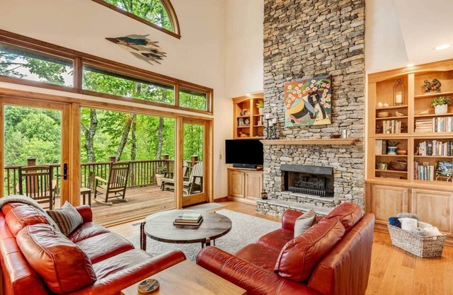 Quiet Riverfront Retreat, 3 Decks, Lake/Kayaks