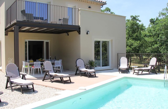 Villa espaciosa y tranquila, luminosa, soleada, piscina privada con vistas al ventoux