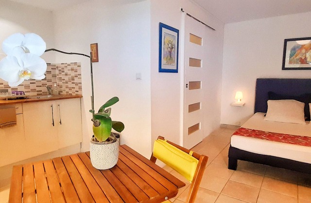 Estudio tranquilo para dos, acceso PMR, cerca de golf y playas