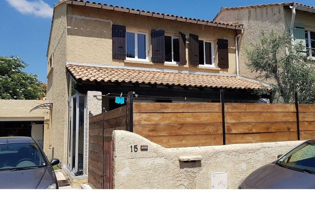 Casa de subdivisión tranquila