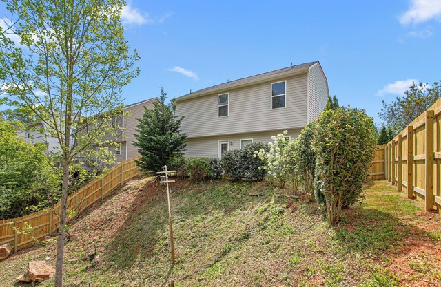 Quiet Suburban Stay w/ Parking