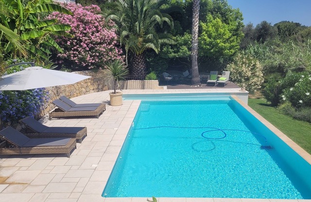 VILLA CON PISCINA Y PANORÁMICA