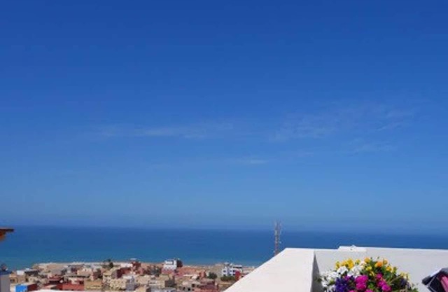 Residencia mariposa azul ht de pie tranquila vista al mar