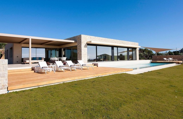 R 1466 Roca Villa BlueVillas