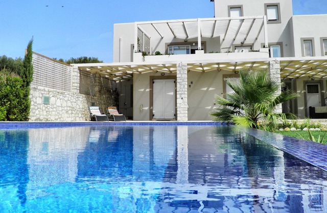 Cretan Mansion – Non Refundable R193