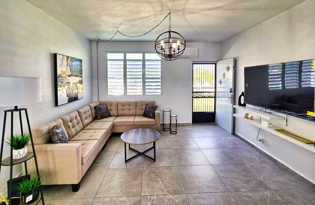 Ramey Base: 2 Mins-Airport/Beach/Golf/ King Bed