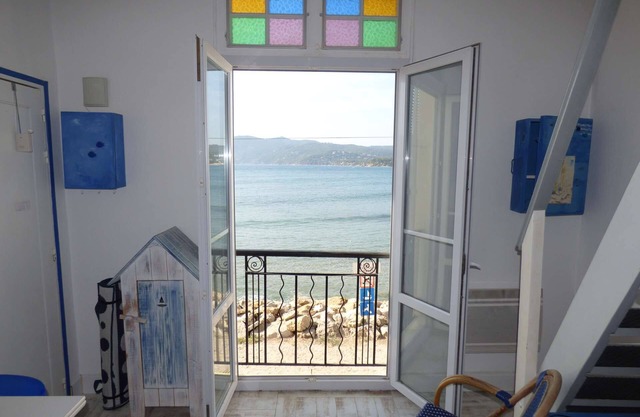 Raro en alquiler, frente al mar, vista completa al mar, wifi...