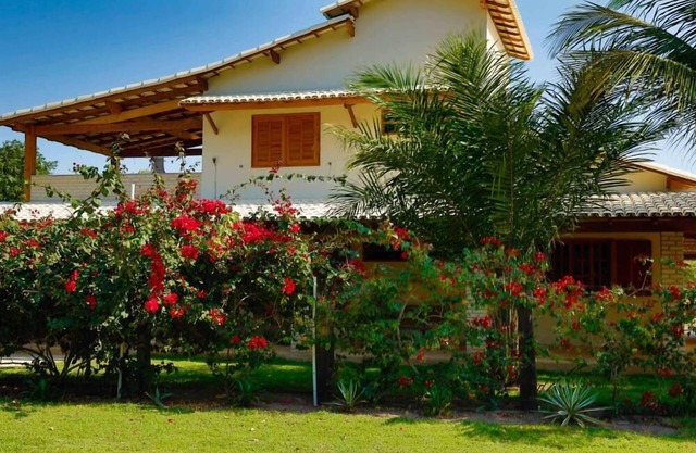 Casa reciente cerca del océano en Bahía