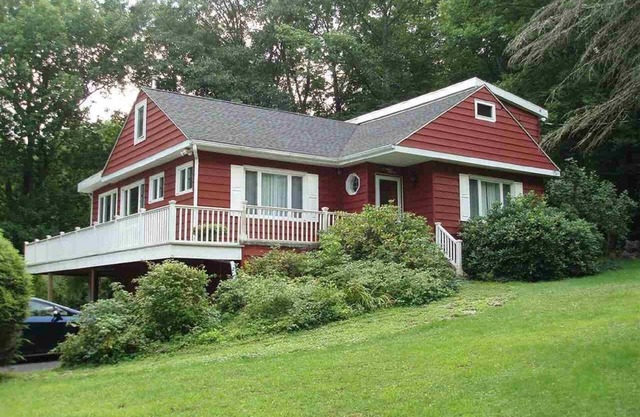 Casa roja en la colina: una escapada moderna de catskills con jacuzzi