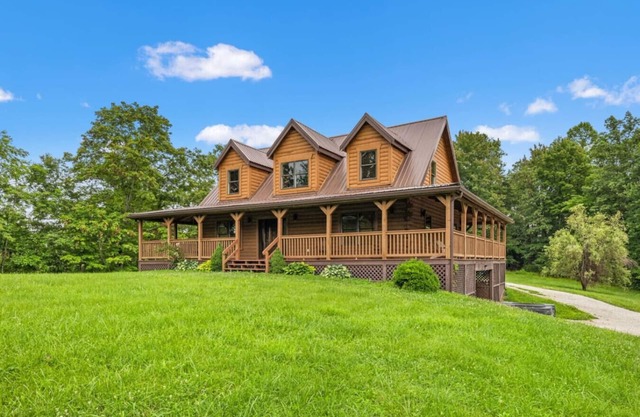 Red River Gorge Family Cabin + Hot Tub
