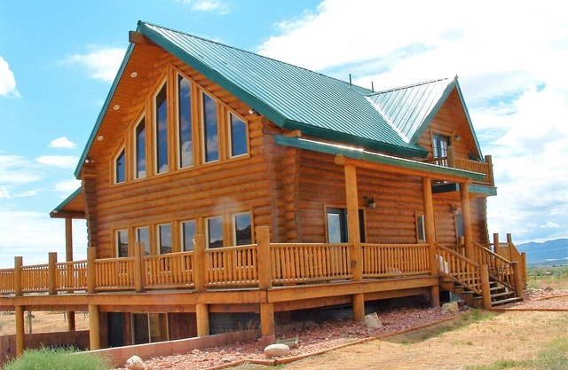 Red Rock Ranch Log Cabin: grande, completamente amueblado, 5 habitaciones, duerme 12, 3 niveles