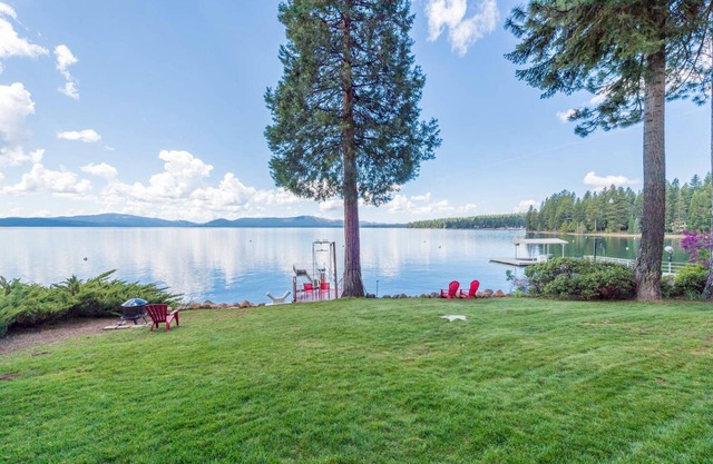 Red Roof Lakefront Cabin con muelle privado