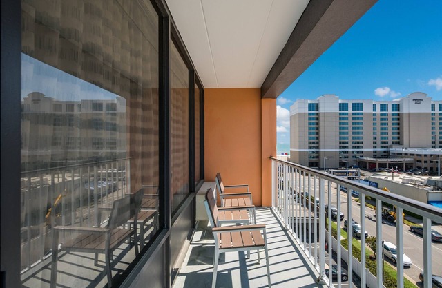 Red Roof PLUS+ & Suites Virginia Beach – Seaside