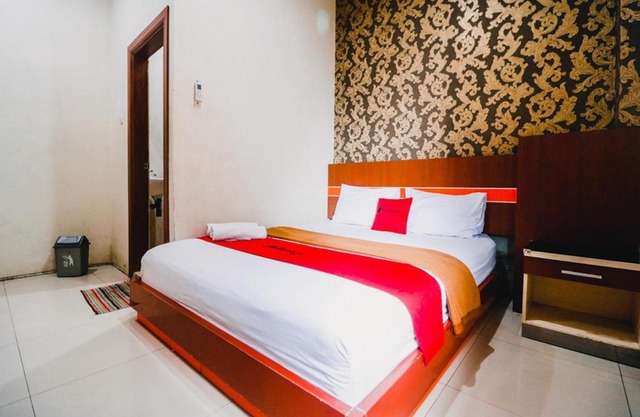RedDoorz Plus at Grand City Inn Makassar