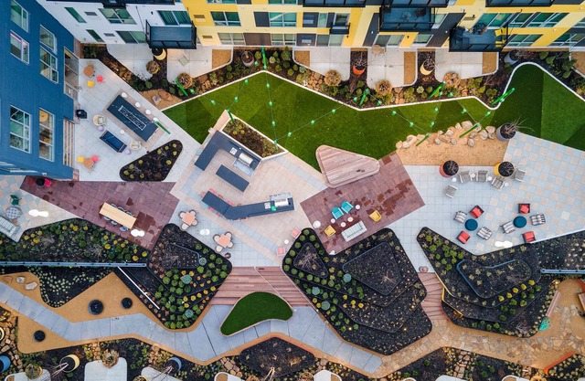 Relax and Rejuvenate in a Glamorous Retreat with a Stunning Rooftop 334