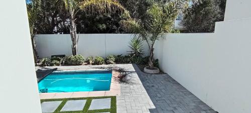 Relax in Style at La Kruger Blue, Langebaans Premier Holiday Home