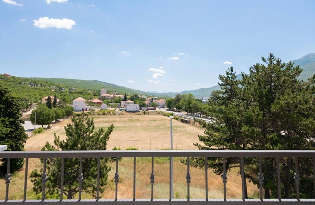 Alojamiento de 2 habitaciones en Zagvozd