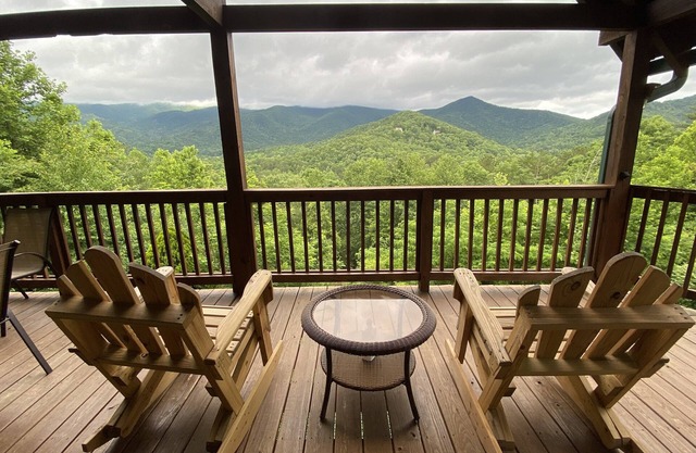 Desde $ 75nt 5 / 2-9 Hermosa vista MultiPeak Mtn Televisores de 2-50 "Wifi FirePit Stone Patio
