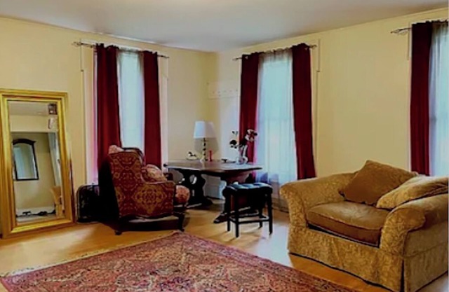 Relaxing 1BR—1 Bath—separate kitch—private entrance—Cent AC—Huge Porch—Big Yard