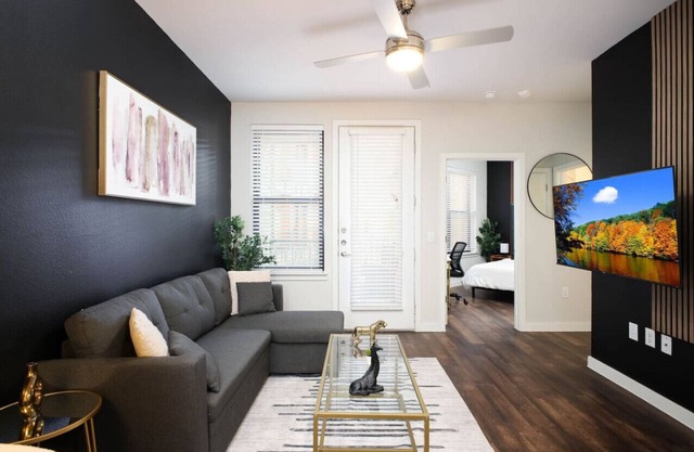 Relaxing 1BR w/ Pool&Parkng, Near Rvrwlk&Conv Ctr