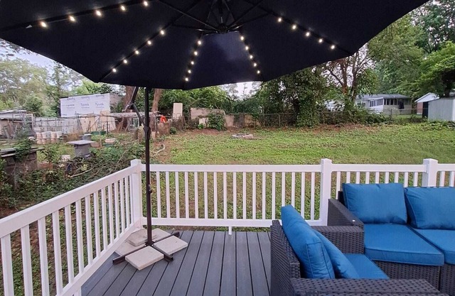 Updated Riverdale Gem Outdoor Firepit, Back Deck, Play room, Close to Airport