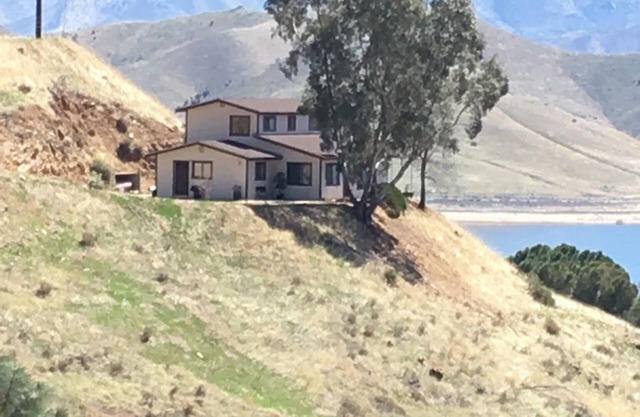 Relajante casa con vista al lago: ¡aléjese del ruido y del tráfico de parachoques a parachoques!