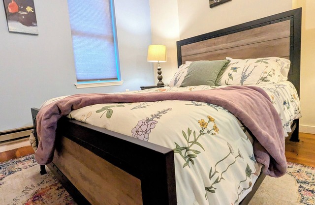 Relax at a Rustic Oasis- Walk 2 everything! Cyclist Welcomed & Pet friendly!