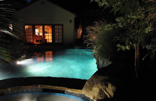 Relájese en nuestra casa de huéspedes de montaña con piscina y jacuzzi. cerca de playa y surf