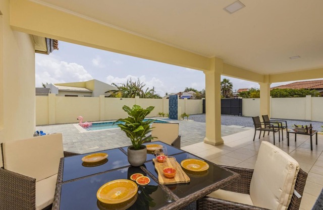 Remodeled 3BR w Private Pool Close to Palmbeach