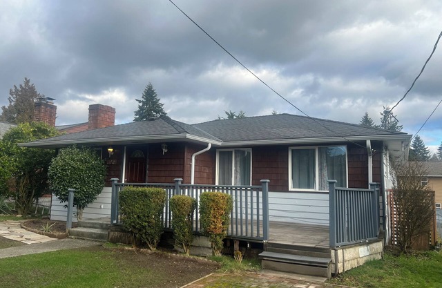 Remodeled big house minutes away from Seattle and Airport.