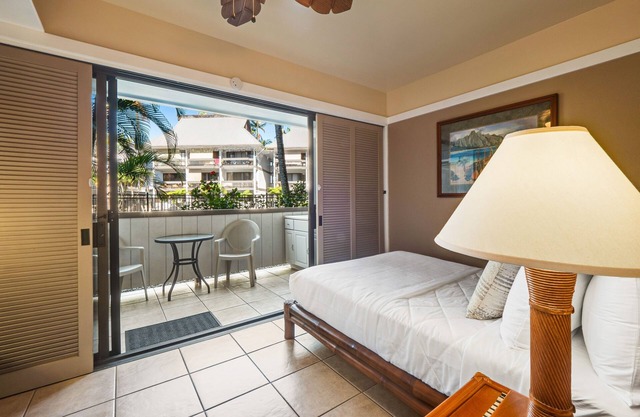 Remodeled condo in the heart of Hilo with pool, lanai & walkable location