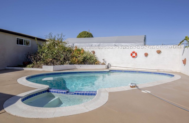 NUEVO Remodel 4 bd 3 ba Piscina y spa ¡ESPECIAL DE PASCUA - CALEFACCI��N GRATUITA EN LA PISCINA!