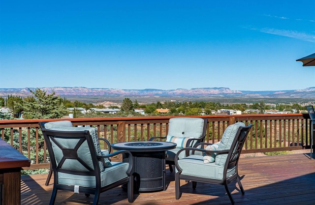 Remodeled! Panoramic Views! 20 Minutes from Sedona! Modern Southwest Comfort and